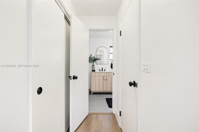 Building Photo - 1610 NW 33rd Ave