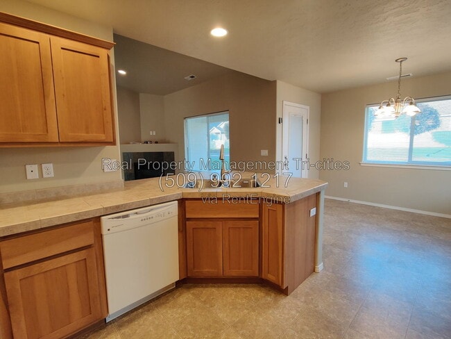 Building Photo - 2667 Torrey Pines Way