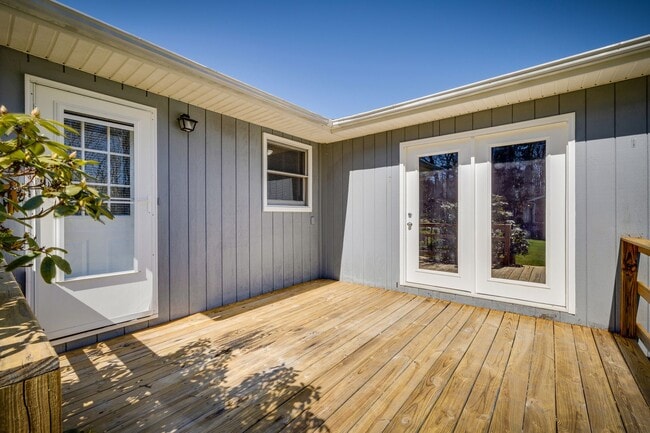 Building Photo - 4br/ 2 ba private home in Bristol TN