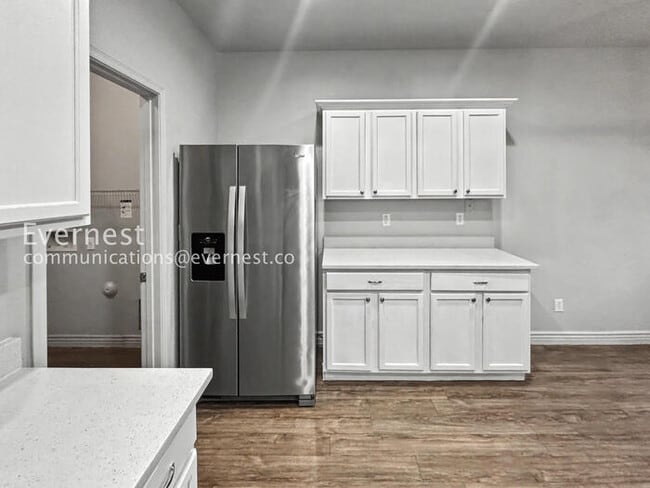 Building Photo - Limited Time Special Offer / 4 Bed, 3 Bath Home with Garage / Pet-Friendly / Vouchers Accepted / ...