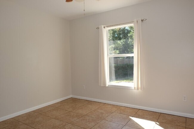 Building Photo - 96679 Commodore Point Dr