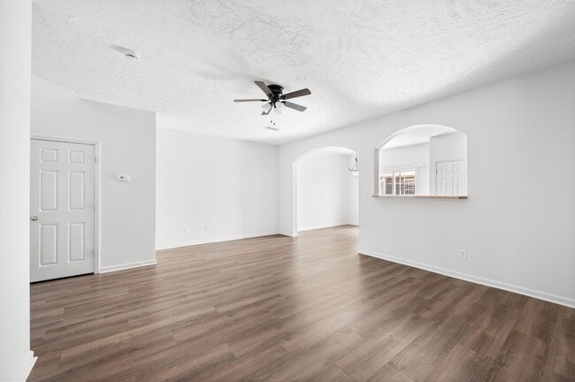 Building Photo - Stunning 3BR/2.5BA Updated Townhome in Pri...