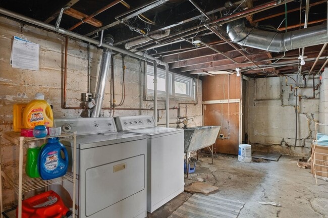 Building Photo - 240 N Irving Ave