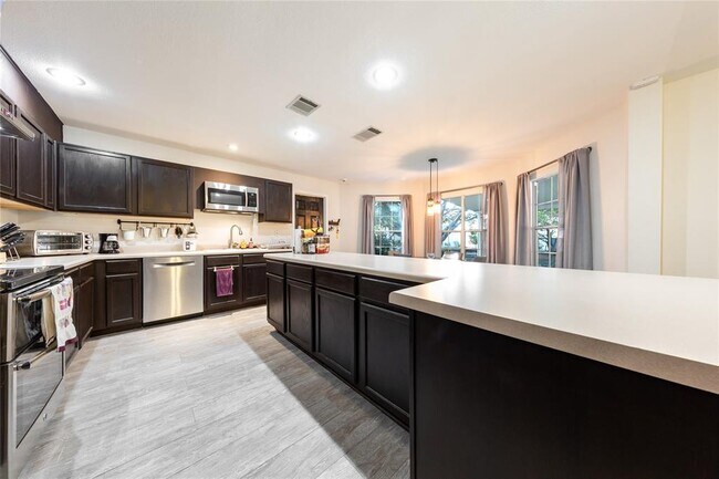 Building Photo - 1910 Ruthie Run