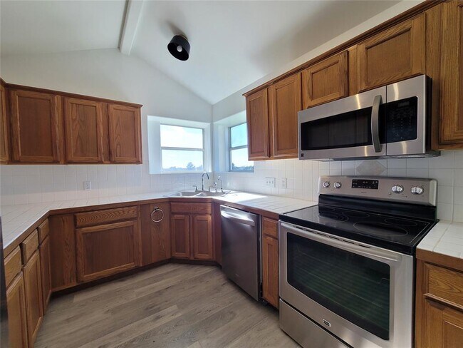 Building Photo - 208 Newcastle Dr