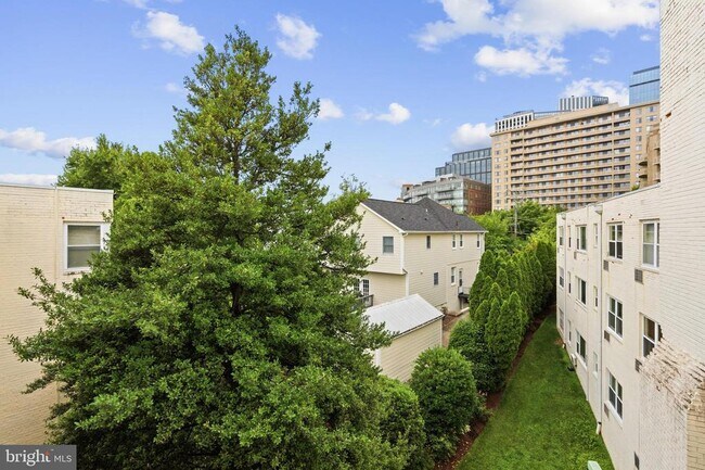 Building Photo - 7034 Strathmore St