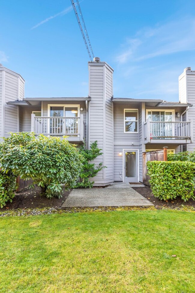 Building Photo - 2Bd/2.5Ba Bellevue Townhouse