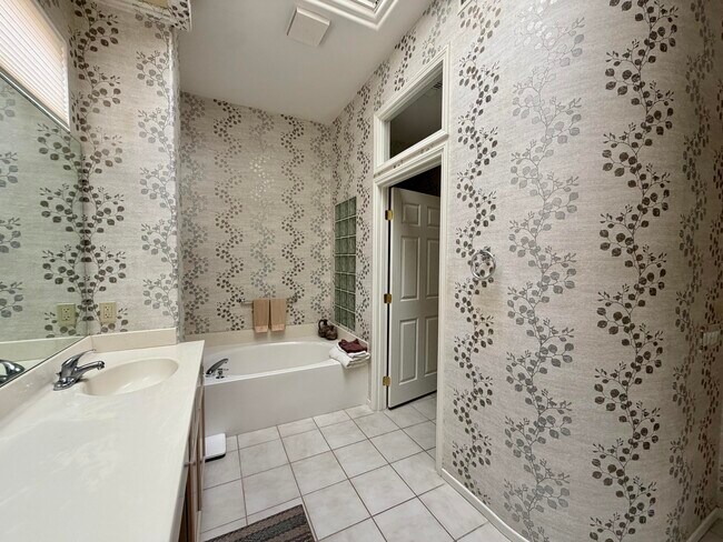 Building Photo - 78250 Willowrich Dr
