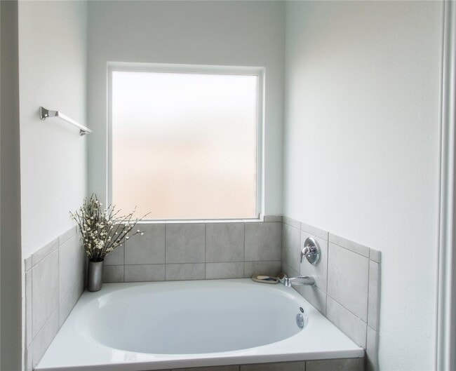 Building Photo - 1404 Aquilla Dr