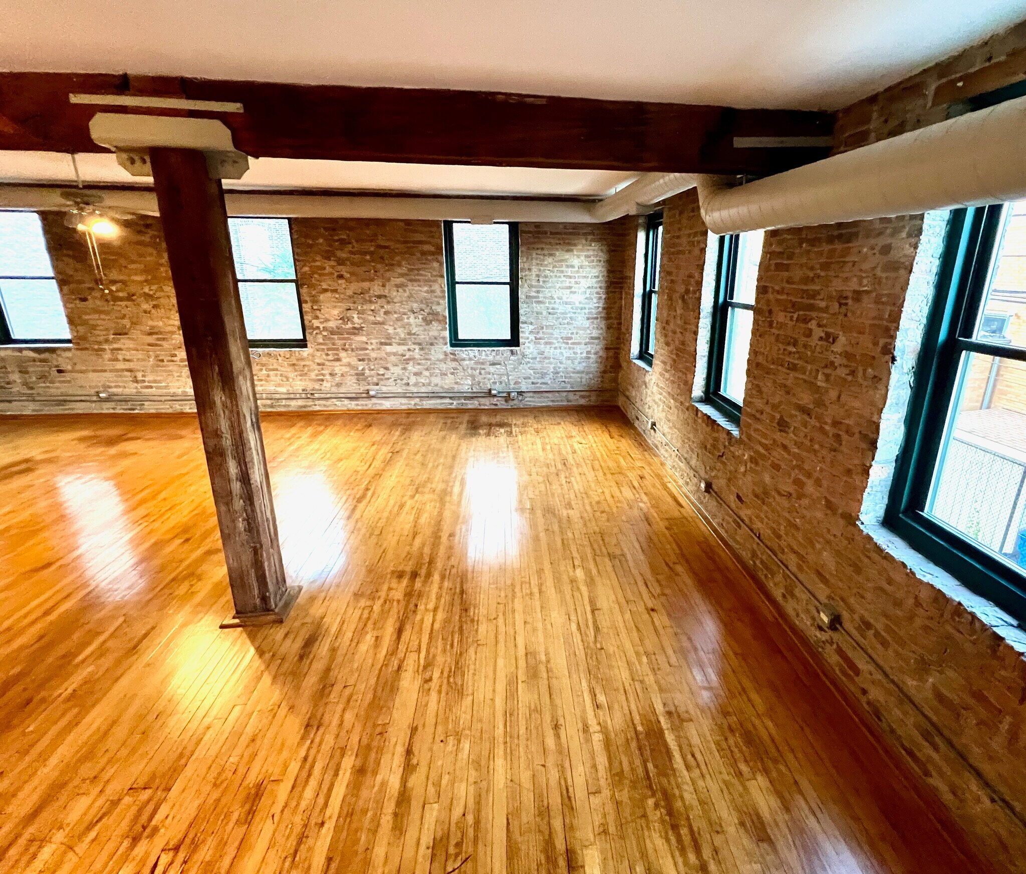 Building Photo - 515 N Noble St