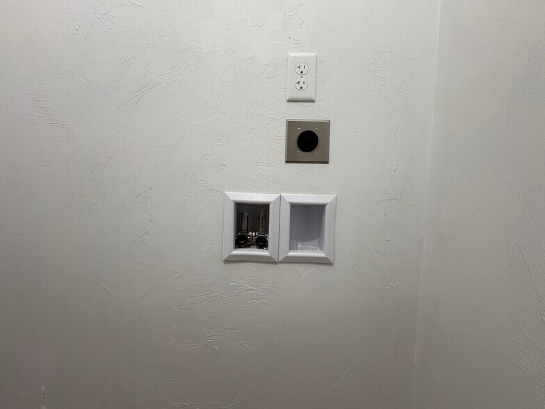 Building Photo - 154 Granite St