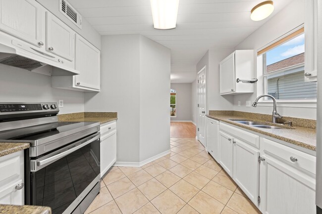 Building Photo - Charming 3 Bedroom in Destin!