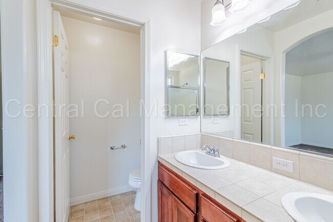 Building Photo - 4 Bedroom, 2 Bath Home in Desired Northwes...