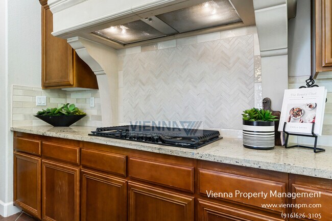 Building Photo - Beautiful 4 Bedroom Home in Catta Verdera