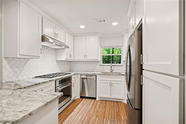 Building Photo - 18 Tulip Hill Ct