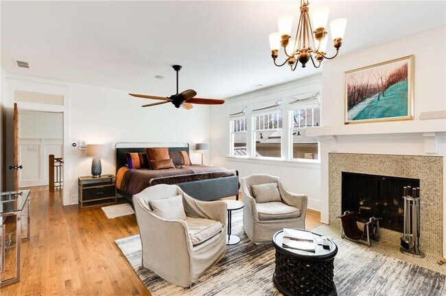 Building Photo - 349 9th St NE