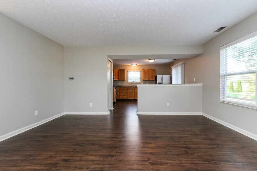 Building Photo - 5885 Gadsen Dr