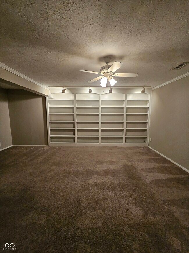 Building Photo - 9459 Timber View Dr