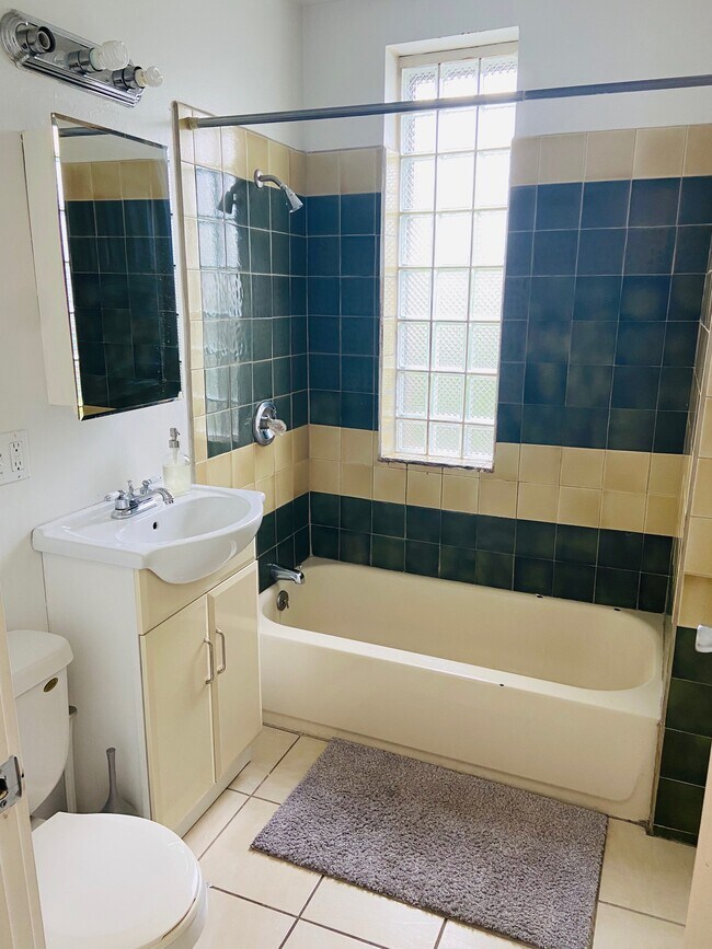 Building Photo - 1656 N Talman Ave