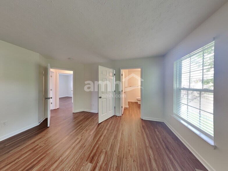 Building Photo - 466 Indian Lake Dr