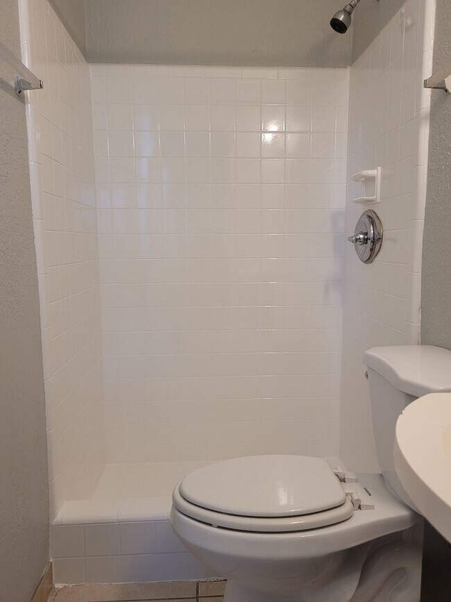 Building Photo - Live Close to It All in This Updated 3-Bed...