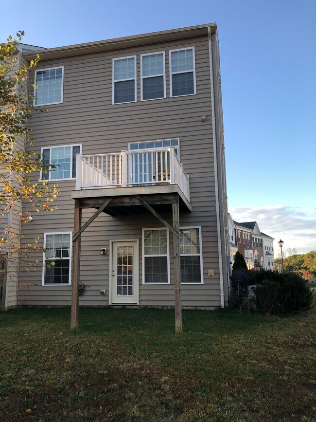 Back Yard - 8 Lamplighter Ln