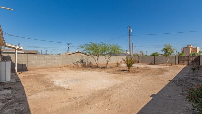 Building Photo - 1429 S 10th Ave