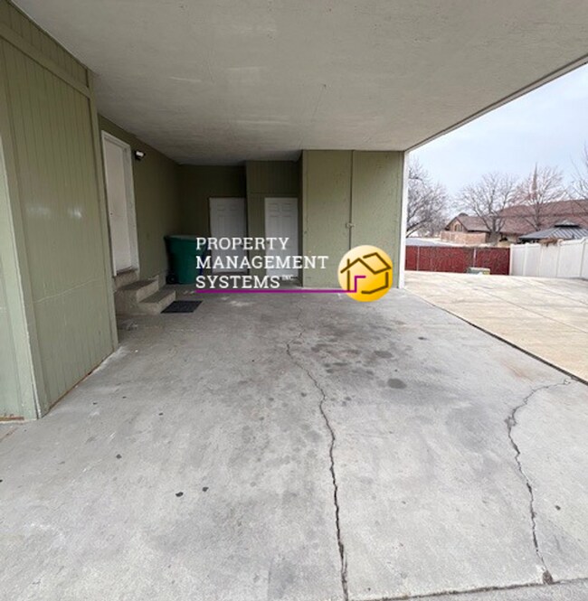 Building Photo - Lovely 3 Bedroom Rambler in West Jordan!