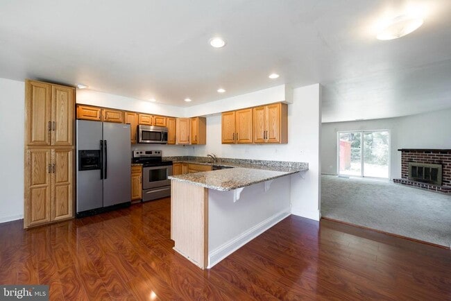 Building Photo - 126 Lampeter Ct