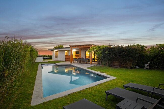 Building Photo - 18320 Clifftop Way