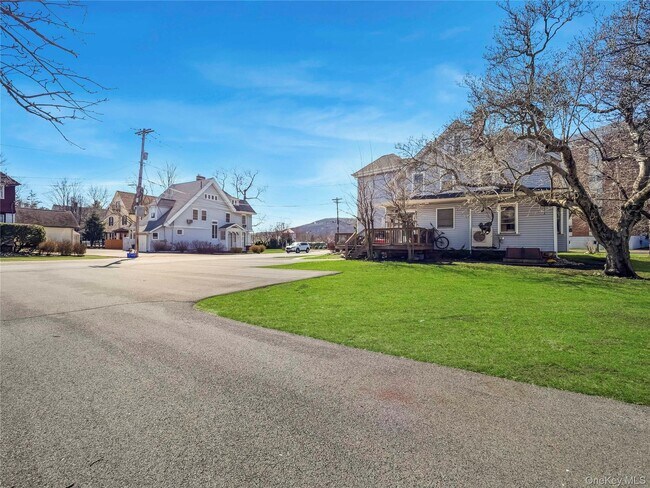 Building Photo - 42 Park Ave