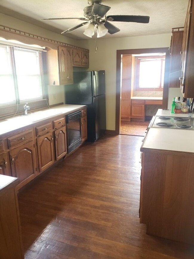 Building Photo - 3 Bedroom / 1 Bath Home - Kingsport TN