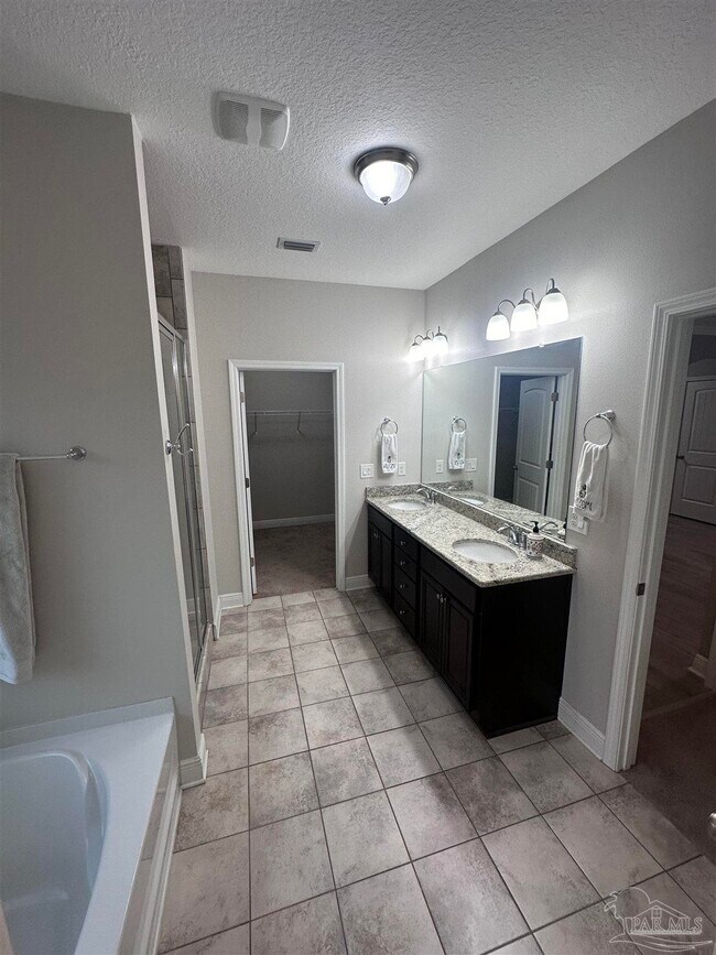 Building Photo - 4745 Dupont Cir