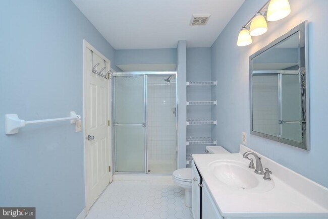 Building Photo - 128 S Barrow Pl