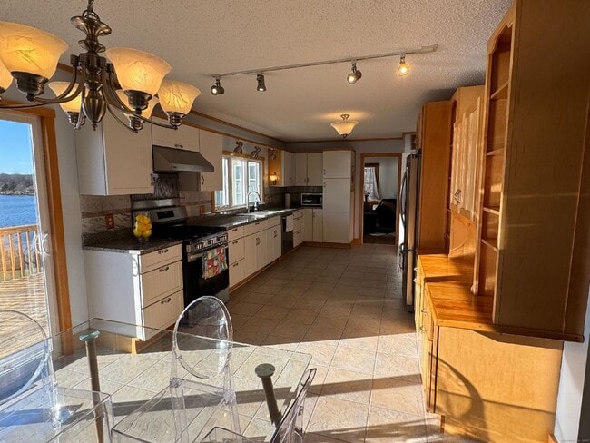 Building Photo - 123 Seneca Dr