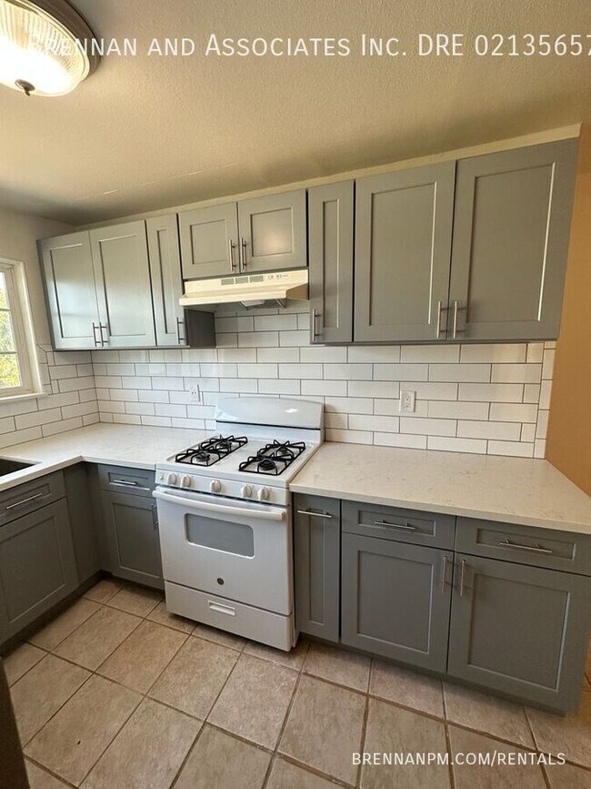 Building Photo - 820 Hickory Ct