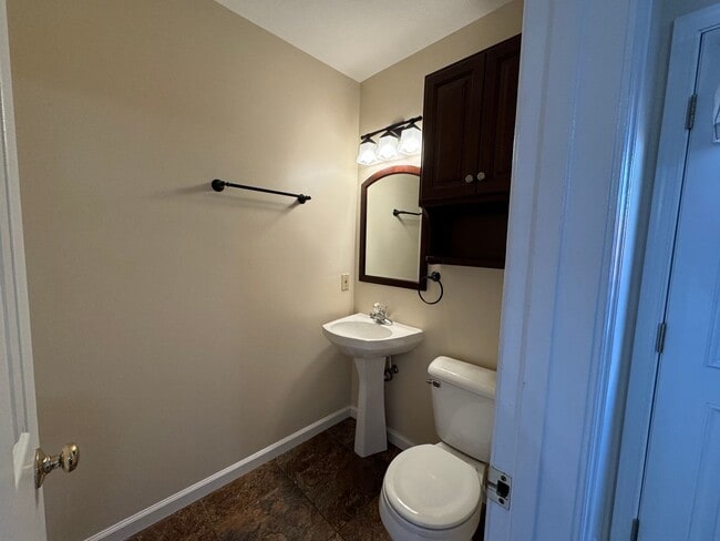 Building Photo - Immaculate Stonewall Heights Townhome!
