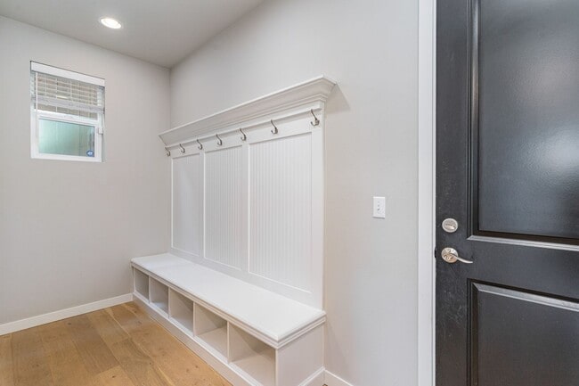 Building Photo - Beautiful home in Monroe available 9/15