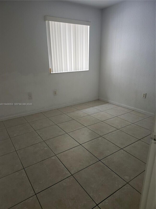 Building Photo - 1412 SE 24th Ct