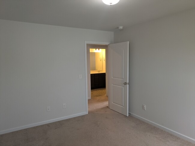 Building Photo - 2040 Perrin Ct