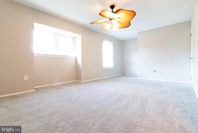 Building Photo - 2 Fairfax Ct
