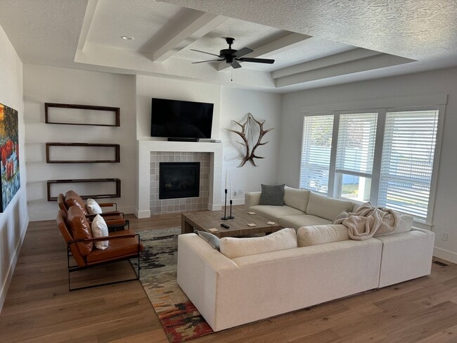 Primary Photo - Newer Star Single Family Home!!!
