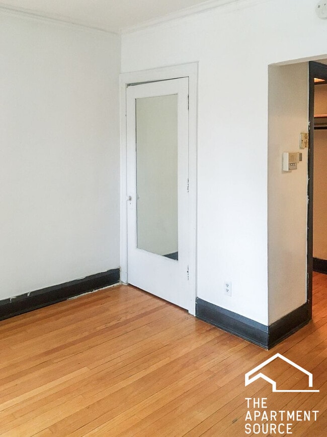 Building Photo - 4606 N Winchester Ave