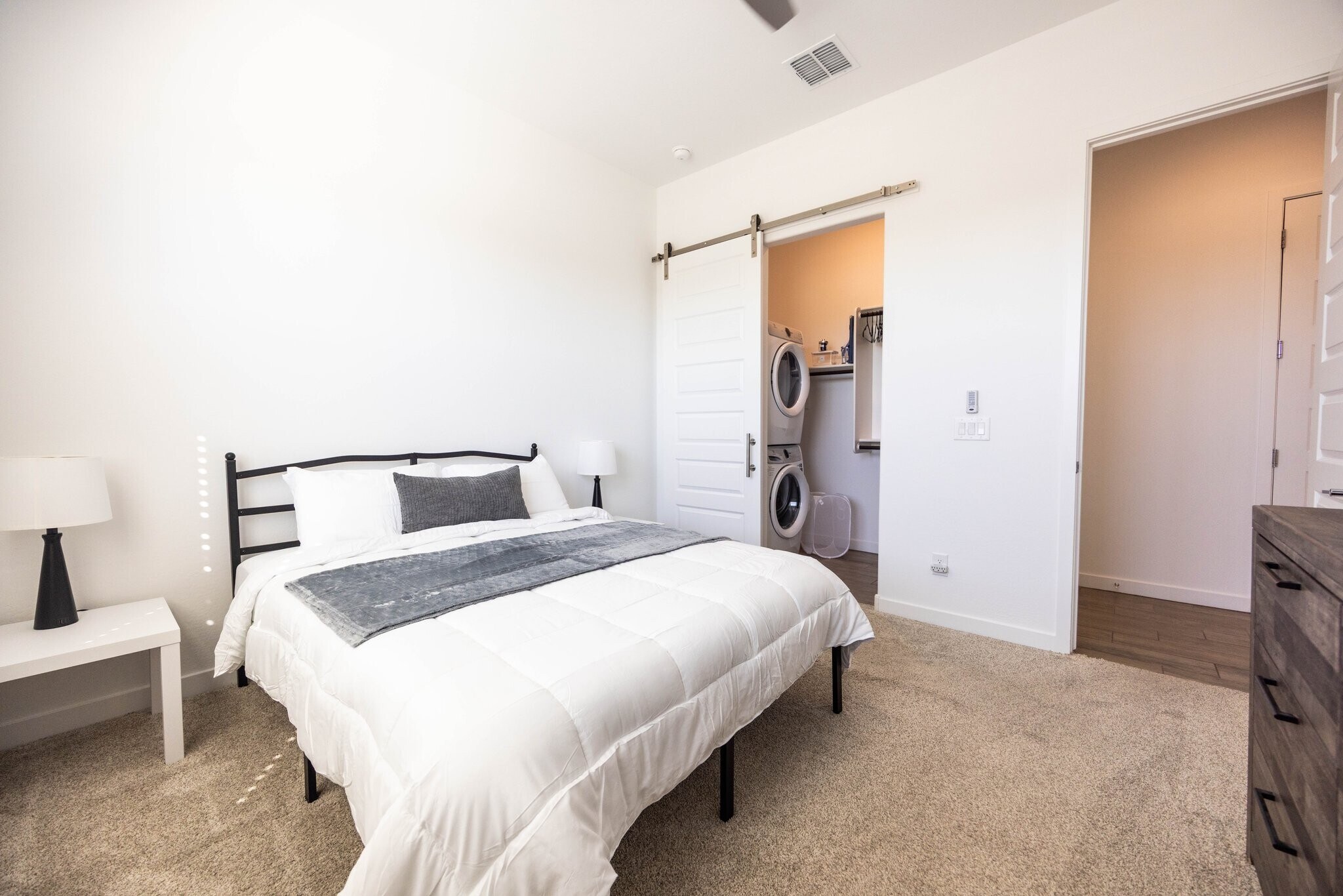 Building Photo - 456 S Jacana Ln