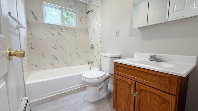 Building Photo - Gorgeous single-family home near Hartford ...