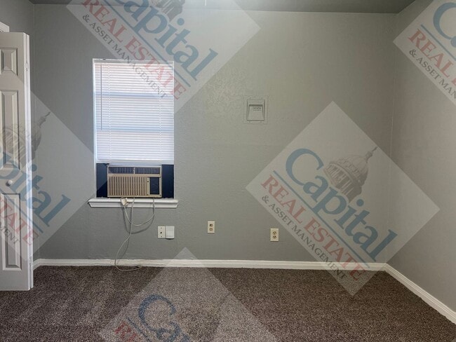 Building Photo - Cozy 2 Bedroom