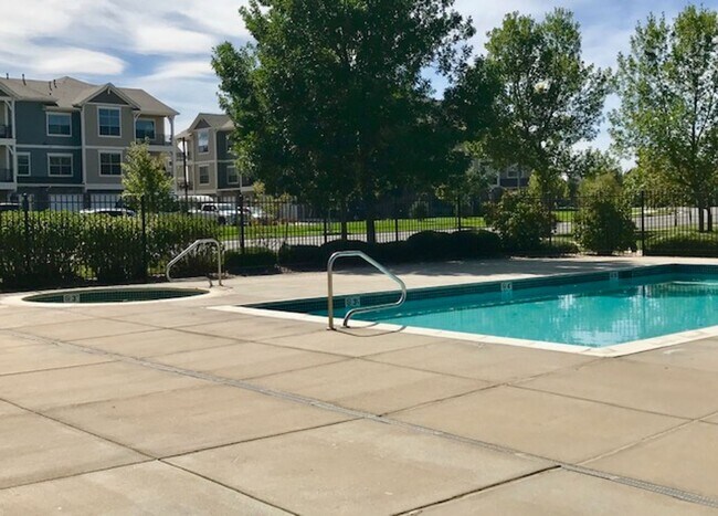 Building Photo - 2 bed/2 bath 2nd-floor condo in Lakeshores at Centerra.