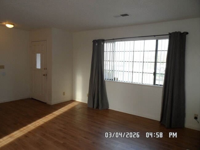 Building Photo - 3 Bedrooms, 1.75 Bathrooms, 2 Car Garage, Fully Fenced, Central Air & Heat, Large Lot, Wood Flooring