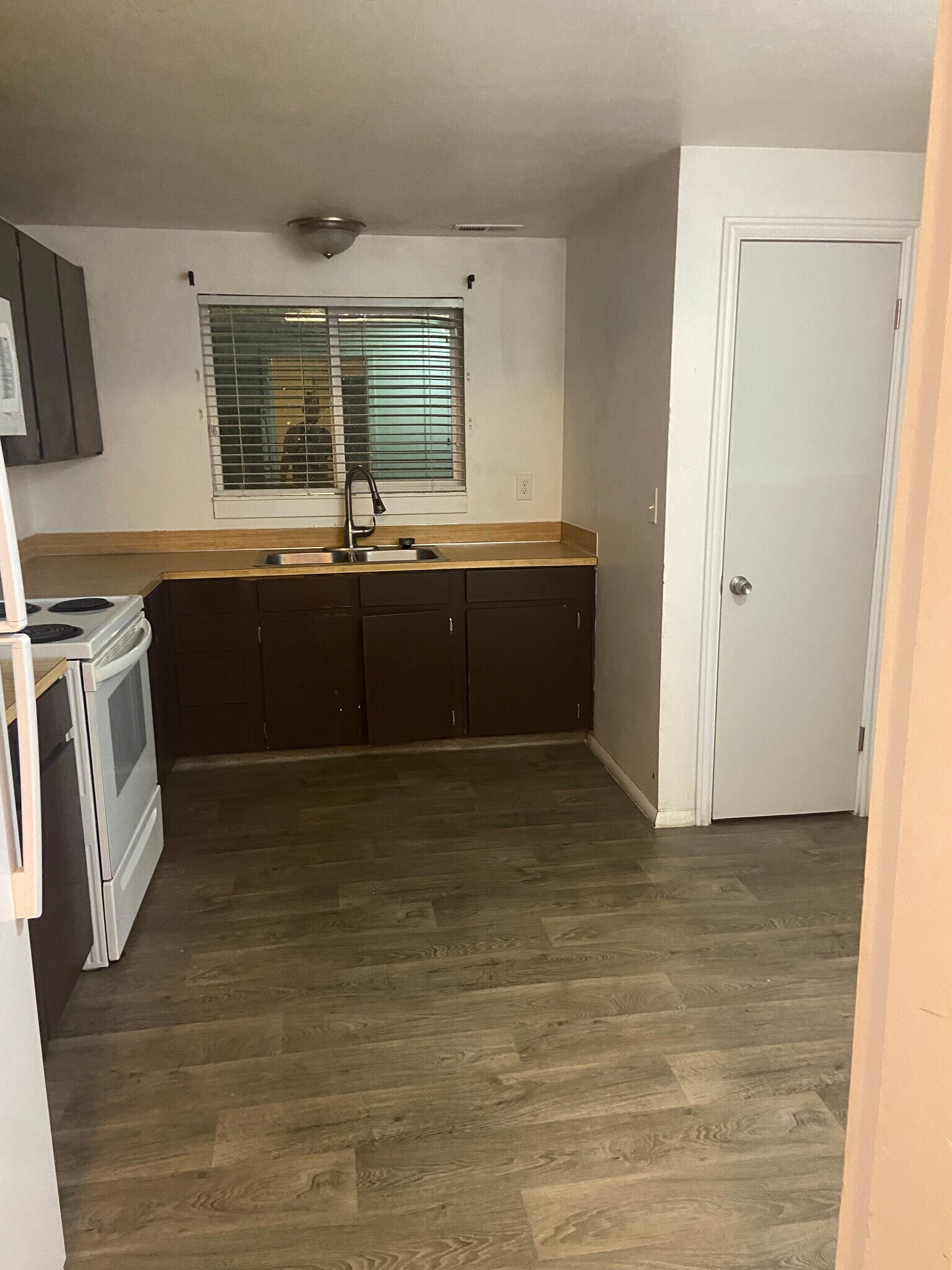 Building Photo - 266 E Center St