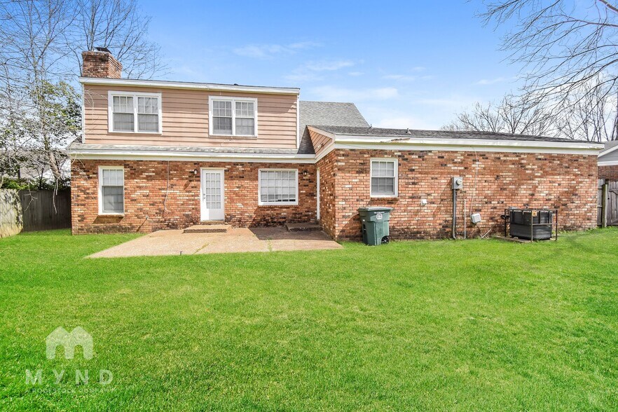 Building Photo - 3369 Foxwood Dr